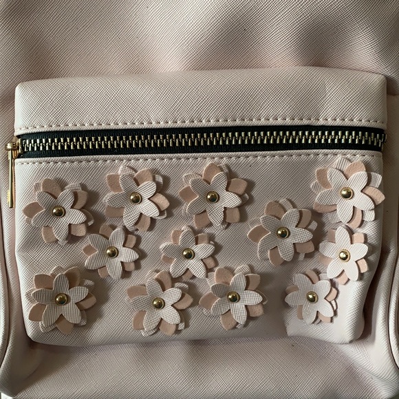 BNWOT beautiful baby pink backpack with flower detail on front pocket - Picture 2 of 4